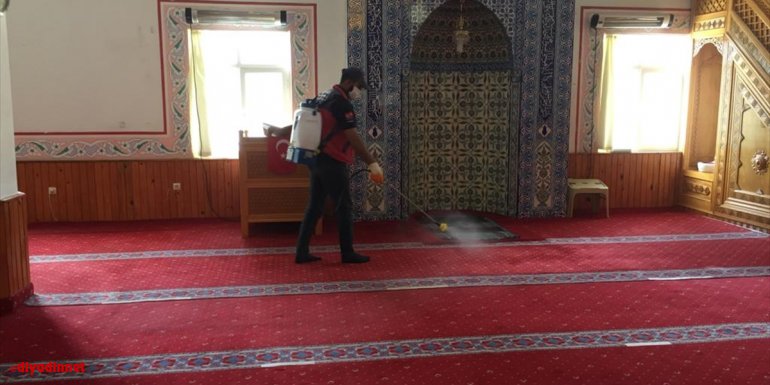Keban'da camiler dezenfekte edildi