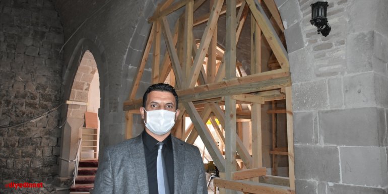 Malatya'daki 800 yıllık Ulu Cami'de depremin yaraları sarılıyor