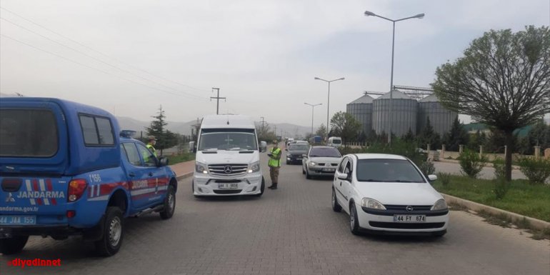 Malatya'da jandarma Kovid-19 denetimi yaptı