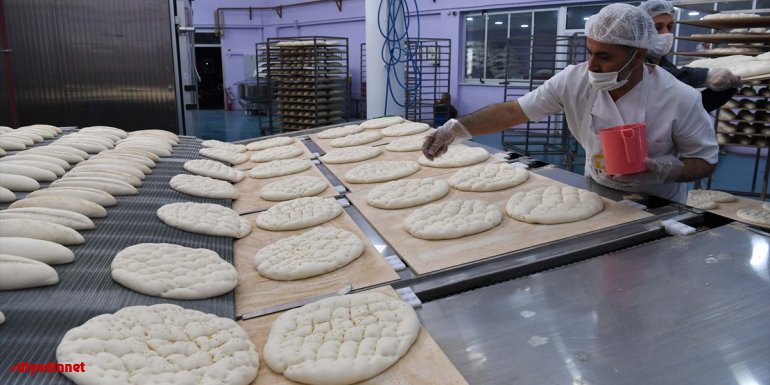 Muş Halk Ekmek Fabrikası'nda üretilen ramazan pidesi 1 liradan satılacak