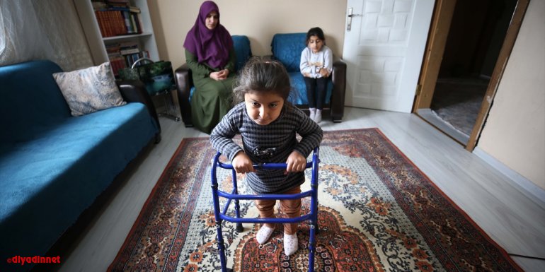 Muş'ta cam kemik hastası 2 kız kardeş tedavileri için destek bekliyor