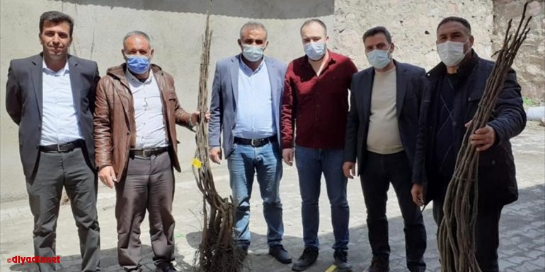 Özalp'ta çiftçilere 1400 meyve fidanı dağıtıldı