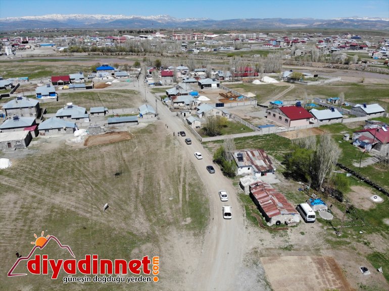 Sadakataşı Derneği gönüllüleri Ağrı da ihtiyaç sahiplerine yardımda bulundu11