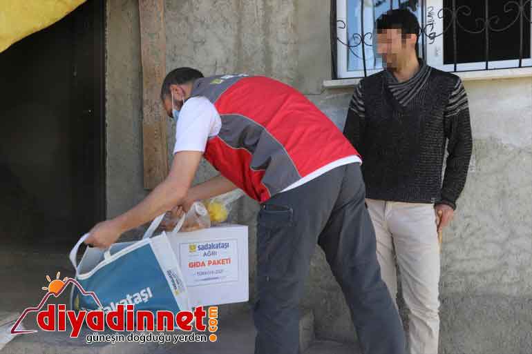 Sadakataşı Derneği gönüllüleri Ağrı da ihtiyaç sahiplerine yardımda bulundu12