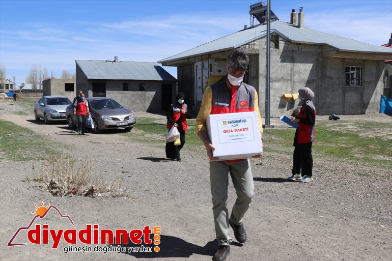 Sadakataşı Derneği gönüllüleri Ağrı da ihtiyaç sahiplerine yardımda bulundu14