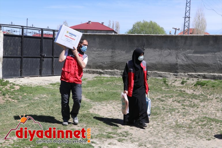 Sadakataşı Derneği gönüllüleri Ağrı da ihtiyaç sahiplerine yardımda bulundu15