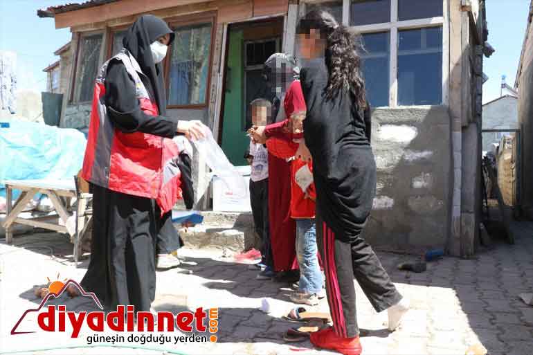 Sadakataşı Derneği gönüllüleri Ağrı da ihtiyaç sahiplerine yardımda bulundu19