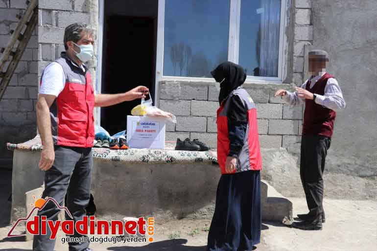Sadakataşı Derneği gönüllüleri Ağrı da ihtiyaç sahiplerine yardımda bulundu7