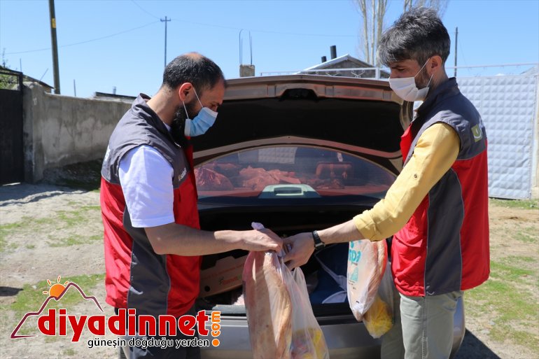 Sadakataşı Derneği gönüllüleri Ağrı da ihtiyaç sahiplerine yardımda bulundu8