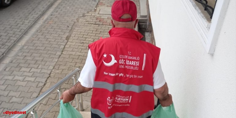 Suriyeli aileler hazırladıkları yöresel ürünlerini Bingöllülere ikram etti