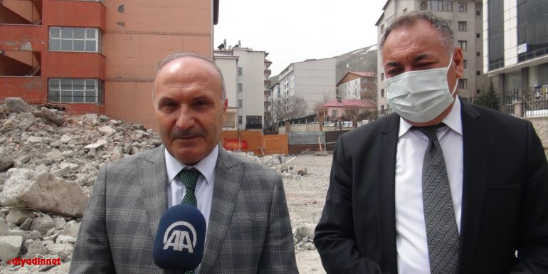 Tatvan'da Sultan Alparslan İmam Hatip Ortaokulu'nun yıkımına başlandı