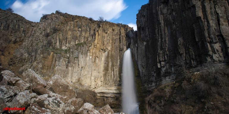 Karların erimesiyle canlanan "Ekirek Şelalesi" doğa ve fotoğraf tutkunlarını ağırlıyor