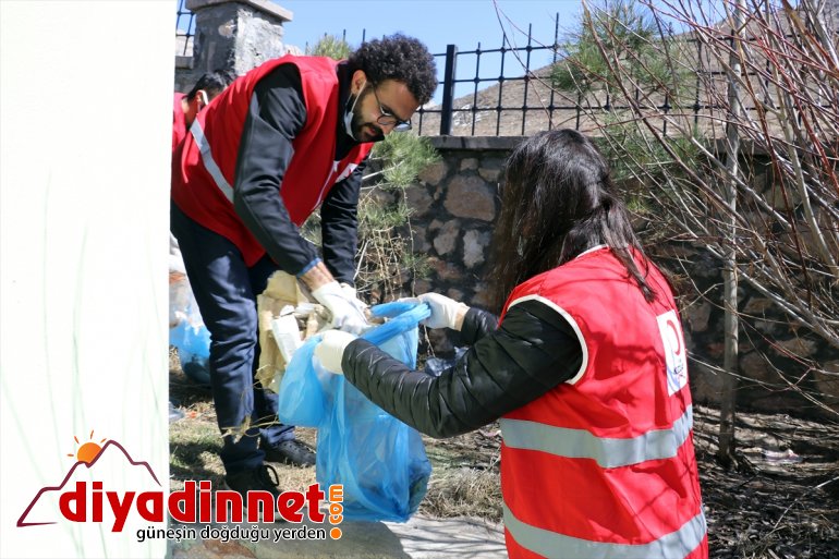 İshak Kızılay tarihi Türk gönüllüleri, çöplerden Paşa çevresini Sarayı arındırdı 2