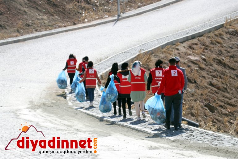 Paşa arındırdı Türk Kızılay çöplerden gönüllüleri, çevresini tarihi Sarayı İshak 14