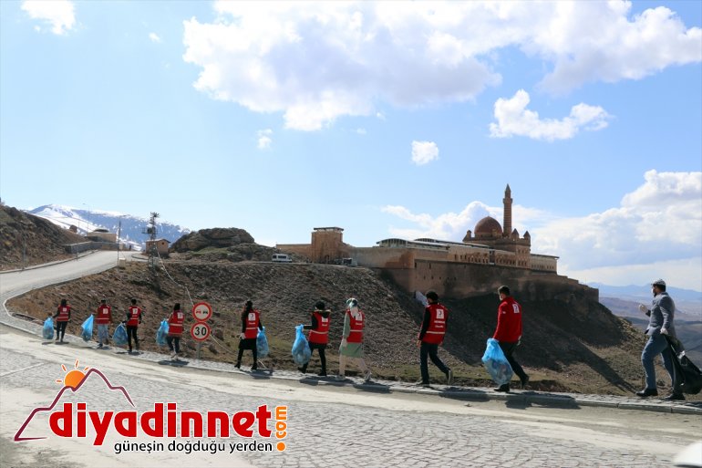 çöplerden İshak arındırdı Türk Kızılay çevresini Paşa Sarayı gönüllüleri, tarihi 8