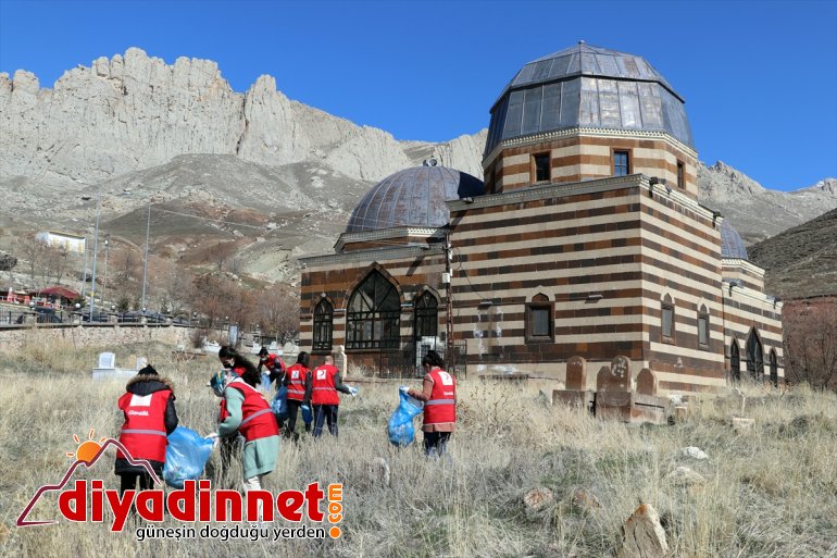 gönüllüleri, İshak Sarayı Türk Paşa arındırdı çevresini Kızılay tarihi çöplerden 9