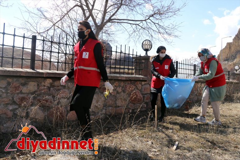 Türk gönüllüleri, Paşa Kızılay çöplerden tarihi çevresini arındırdı İshak Sarayı 10