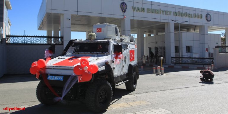 Van'da 23 Nisan konvoyu renkli görüntüler oluşturdu