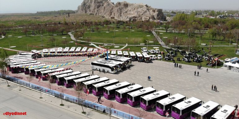 Van Büyükşehir Belediyesi 79 yeni aracı hizmete aldı