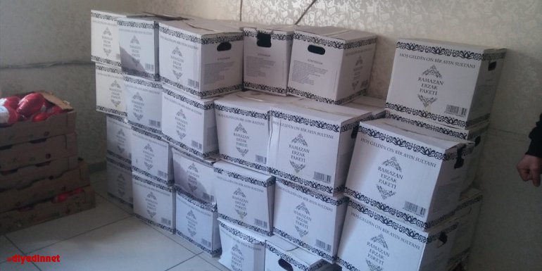 Van'da MHP kadın kolları üyeleri ihtiyaç sahiplerine gıda yardımı yaptı