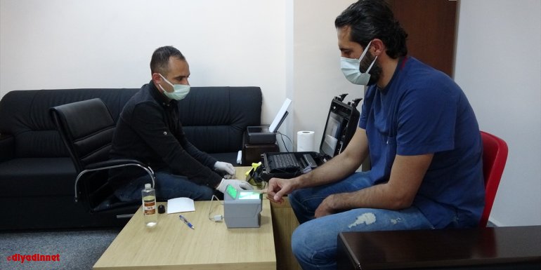 Van'da sağlık çalışanlarına hastanede çipli kimlik kartı hizmeti