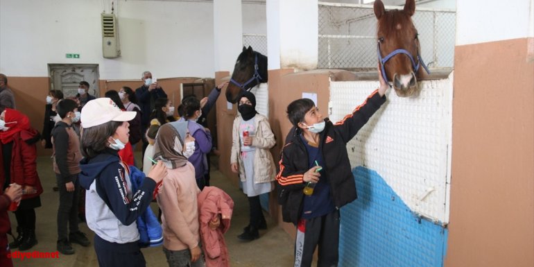 Van'da sınıf başkanı seçilen Bejan'ın vaadini belediye başkanı gerçekleştirdi