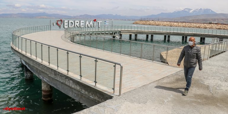 Vanlılar NASA'nın yarışmasında Van Gölü fotoğrafının birinci seçilmesinin sevincini yaşıyor