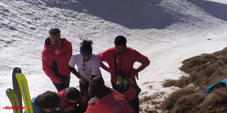 Van'da tırmanış sırasında ayağı burkulan kayakçı kurtarıldı