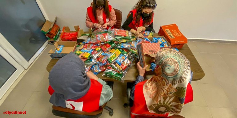 Türk Kızılay Van Şubesi 23 Nisan'da çocukları unutmadı