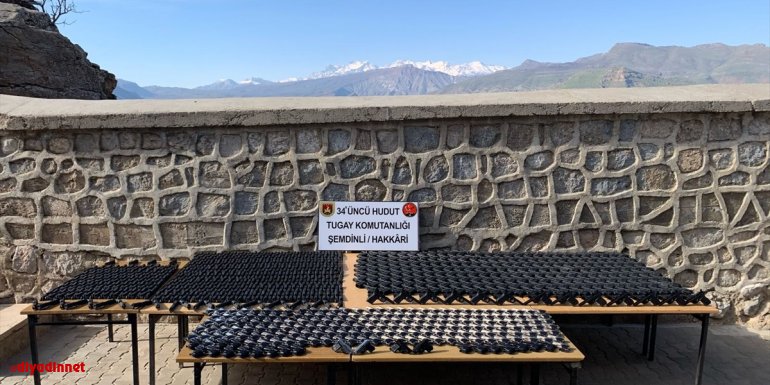 Van ve Hakkari hudut hatlarında çok sayıda silah ele geçirildi