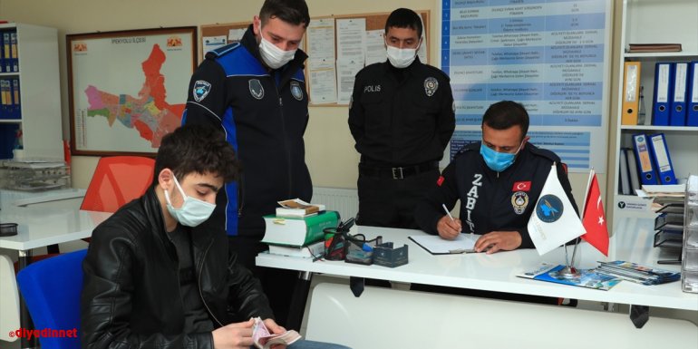 Van'da zabıta ekipleri yerde buldukları 20 bin lirayı sahibine ulaştırdı