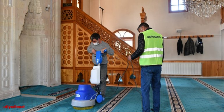 Yakutiye Belediyesi cami ve mescitleri dezenfekte ediyor1