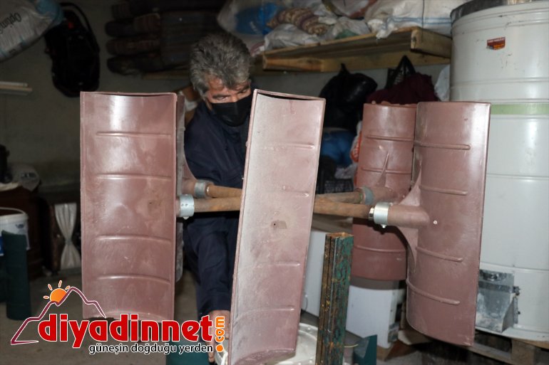 kendi panelinden yaptığı üretti köyüne imkanlarıyla elektrik Ağrı