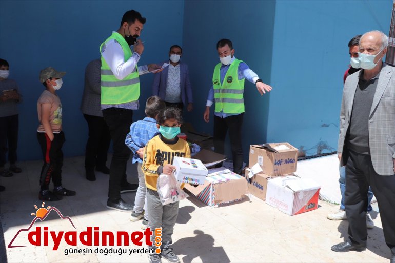 hediyelerle çocukları Ağrı sevindirdi Belediyesi bayramlık 2