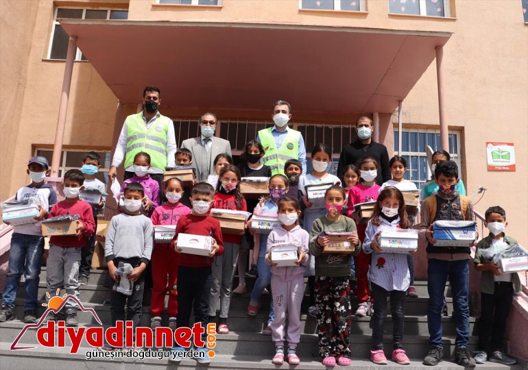 çocukları Belediyesi bayramlık Ağrı hediyelerle sevindirdi 3