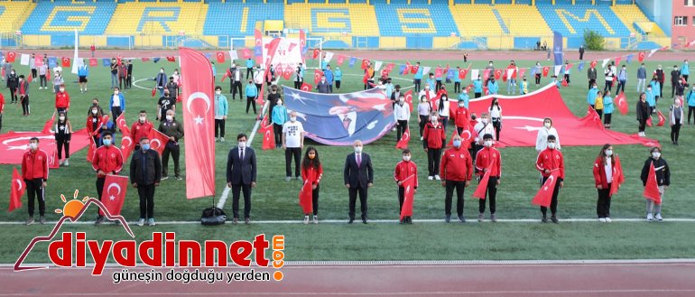 Ağrı da İstiklal Marşı Coşku ile okundu6