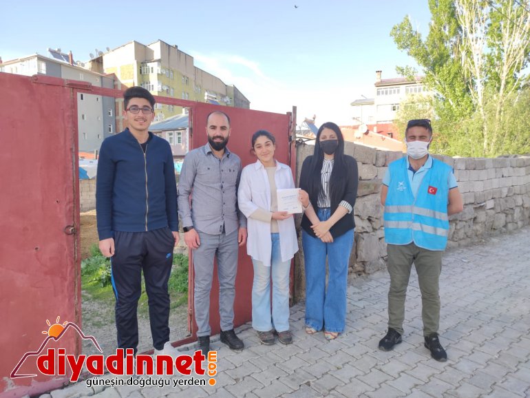 Ağrı da TÜGVA İl Temsilciliği ve UID İsveç Şubesi bayramda çocuğa ulaşarak para yardımında bulundu4