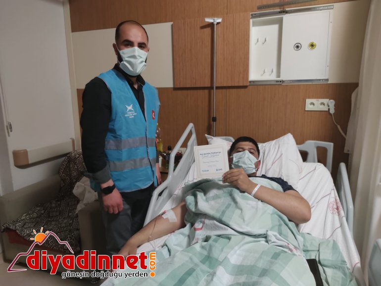 Ağrı da TÜGVA İl Temsilciliği ve UID İsveç Şubesi bayramda çocuğa ulaşarak para yardımında bulundu5