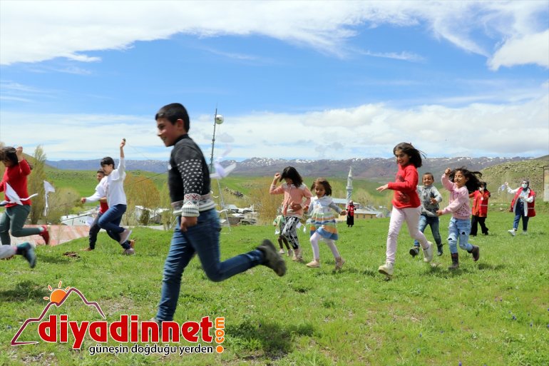 Kızılay - AĞRI kız çifte yaşattı gönüllüleri çocuklarına bayram kırsaldaki 2