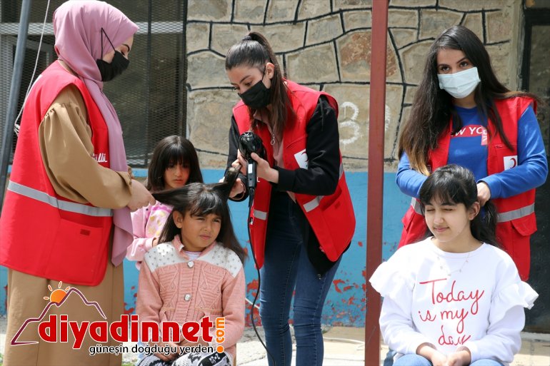 yaşattı AĞRI - gönüllüleri Kızılay çifte kız çocuklarına bayram kırsaldaki 11