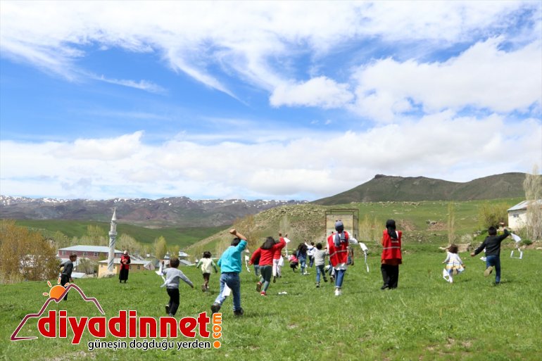 gönüllüleri bayram kız AĞRI yaşattı kırsaldaki Kızılay çocuklarına - çifte 13