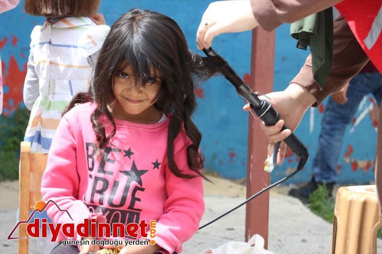 - gönüllüleri Kızılay kırsaldaki çifte bayram kız çocuklarına yaşattı AĞRI 3