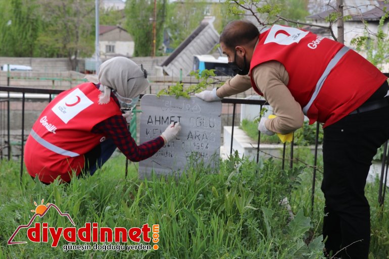 gönüllüleri temizliği mezarları AĞRI Kızılay - çevre yaptı onarıp 6