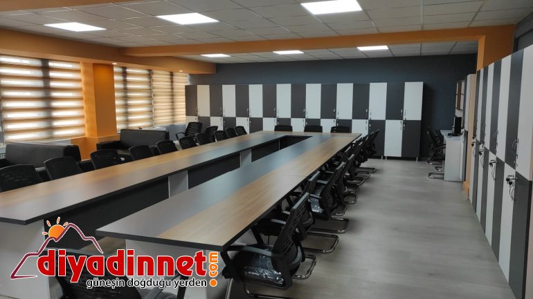 Ağrı Milli Eğitim Müdürü Tekin, öğretmenlere verdiği sözünü yerine getirerek yeni öğretmenler odasını yaptırdı1