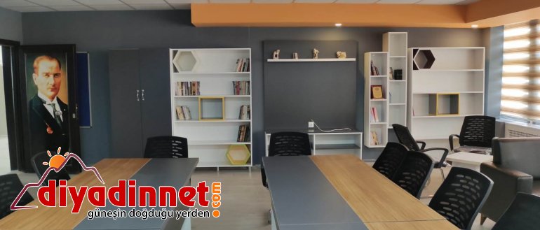 Ağrı Milli Eğitim Müdürü Tekin öğretmenlere verdiği sözünü yerine getirerek yeni öğretmenler odasını yaptırdı3