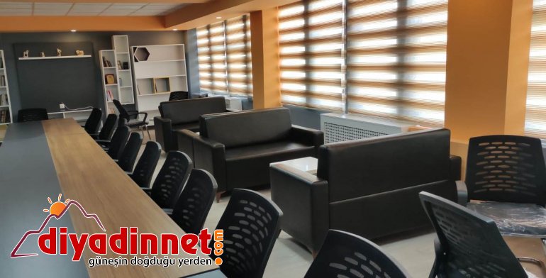 Ağrı Milli Eğitim Müdürü Tekin öğretmenlere verdiği sözünü yerine getirerek yeni öğretmenler odasını yaptırdı4