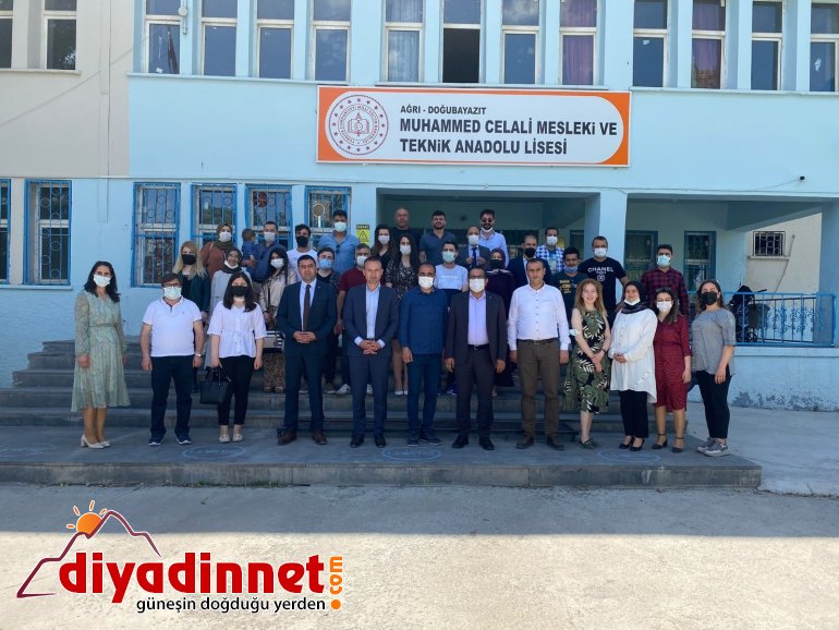 Ağrı Milli Eğitim Müdürü Tekin, öğretmenlerin davetini kırmayarak sürpriz yaptı1