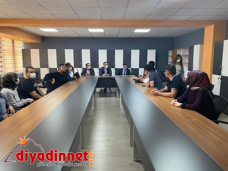 Ağrı Milli Eğitim Müdürü Tekin öğretmenlerin davetini kırmayarak sürpriz yaptı3