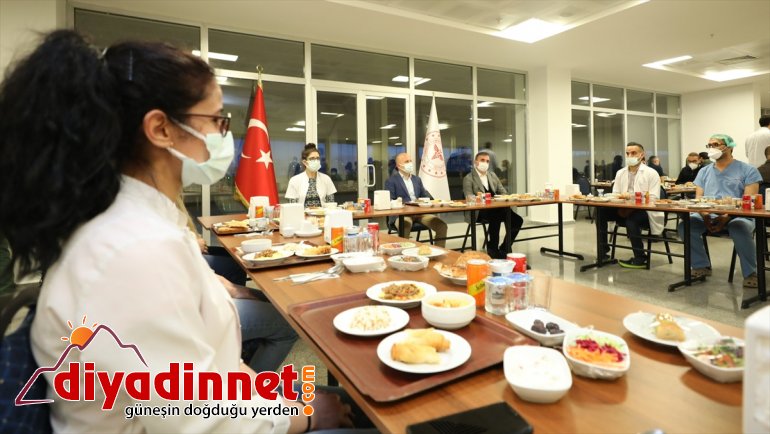 iftar çalışanlarıyla yaptı Varol, sağlık Valisi Ağrı 4