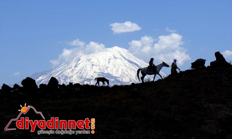 Ağrı'da '2. Ulusal Foto Safari Yarışması'nda dereceye girenlere ödülleri verildi